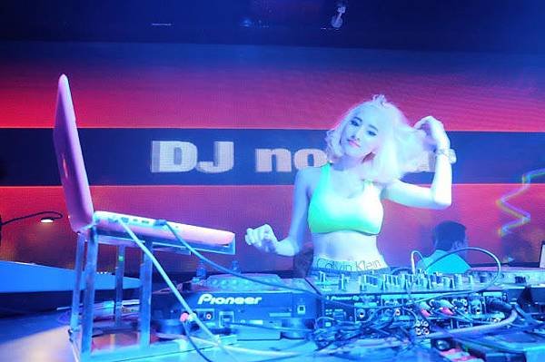 dj phoenix vientiane.jpg