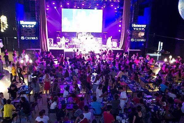 the pavilion vientiane live music.jpg
