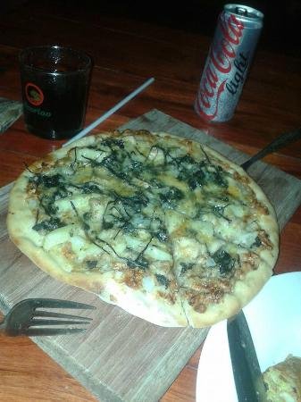 Milan Pizza(Vang Vieng;happy pizza2.jpg