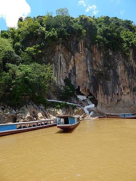 Nave Mekong Cruise (LPQ; Pak Ou Caves2.jpg