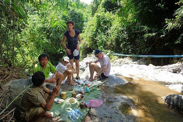 Kamu Lodge (LPQ;PICKNICK LUNCH