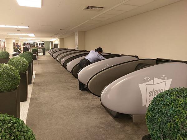 SLEEP POD LOUNGE (2).jpg