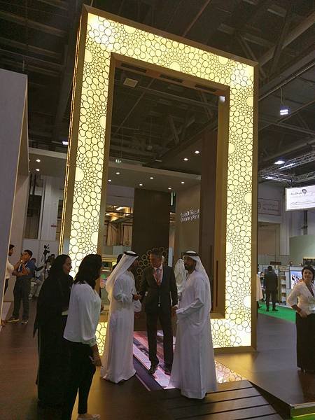 DUBAI FRAME.jpg