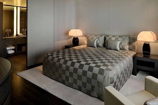 ARMANI HOTEL(bed