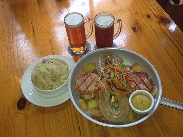 Duckstein Brewery(Swan Valleybrewers pan for two with sour kraut