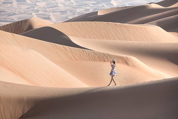 Tilai Liwa Hotel(girl in desert.jpg