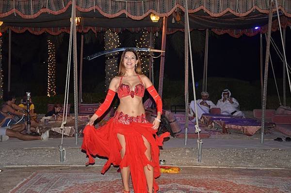 Tilai Liwa Hotel(belly dancer1.jpg