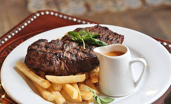 OCCIDENTAL BAR(QUEENS ST,比利時啤酒 $20 half-kilo Angus rump steak. (TUE ONLY.jpg