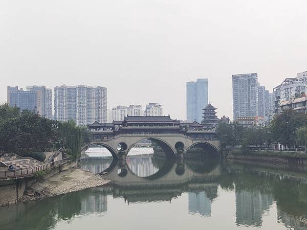 濱江東路廊橋.jpg