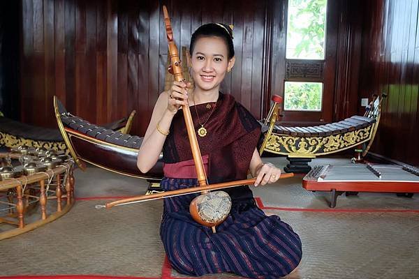 LAO TRADITONAL CULTURE BANNAXAITHONG(樂器.jpg