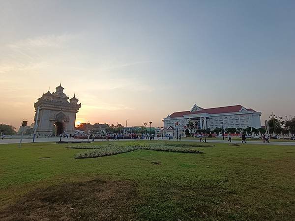 23NOV 寮國永珍Vientiane  (國賓酒樓 ;雅典