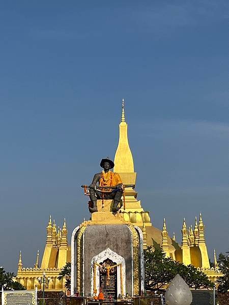 23NOV 寮國永珍Vientiane  (國賓酒樓 ;雅典