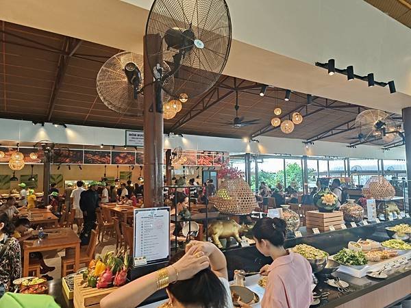 24 富國島 跨海纜車.Mango 餐廳自助餐.日落小鎮Su