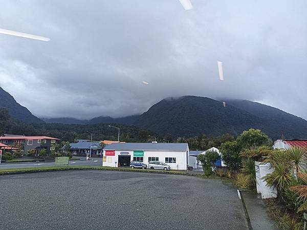 24 SEP. 馬修森雨中健行.綠石小鎮岩燒料理 Hokit