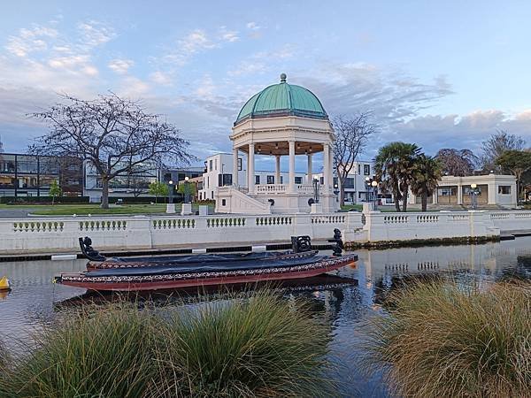 24 SEP 基督城 (New Plymouth 機場.柳岸