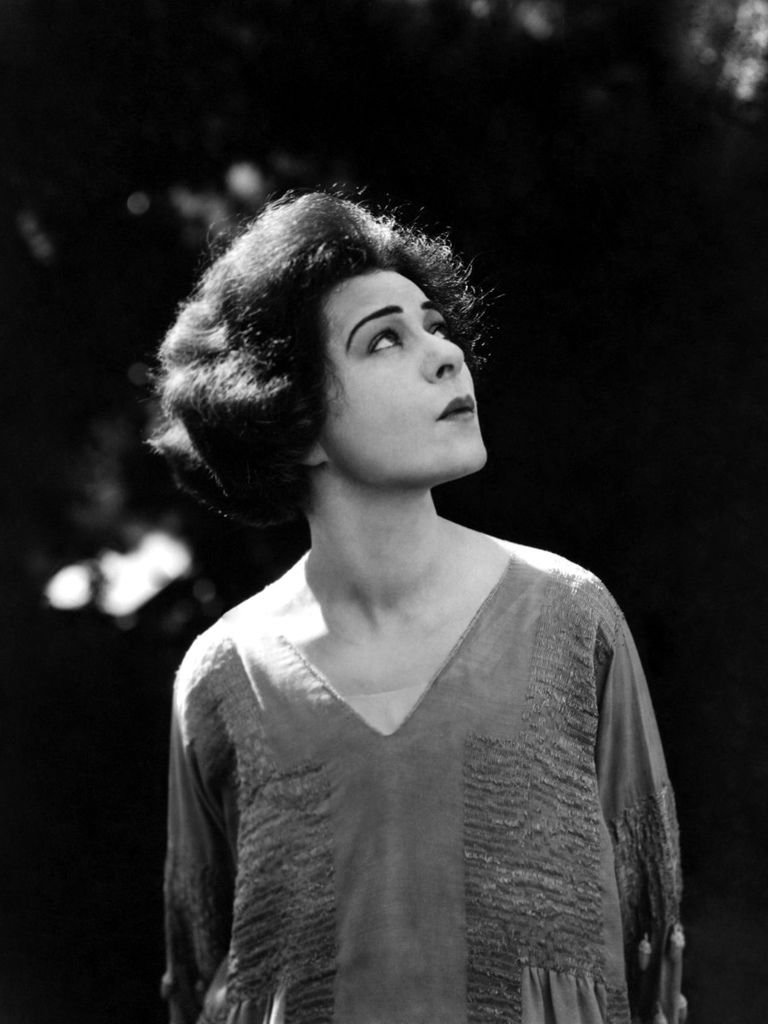 363 Alla Nazimova 愛拉．娜茲默娃 (1879年-1945年 俄羅斯演員、編劇、製片)07