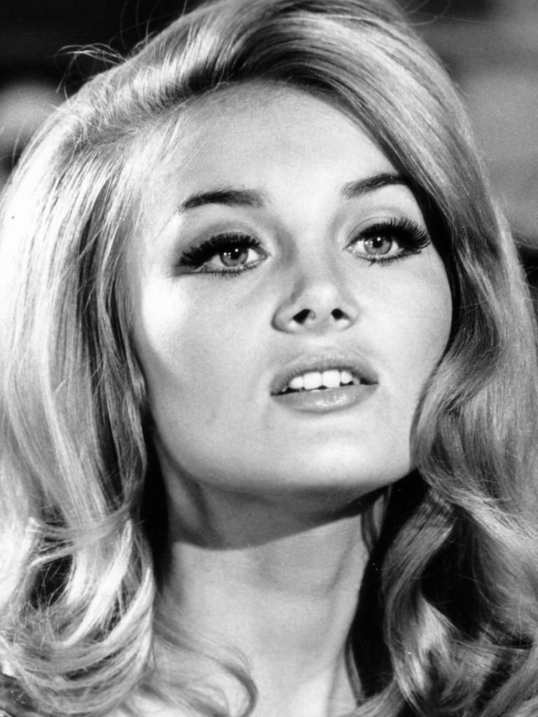 493 Barbara Bouchet 芭芭拉．博丁 (1943年 德裔美國演員、企業家)03