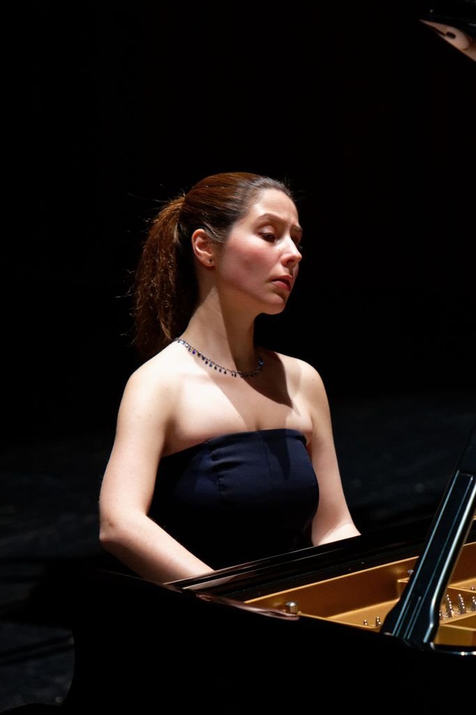 1100 Alina Bercu 阿麗娜．貝庫 1990年 羅馬尼亞鋼琴家03.jpg