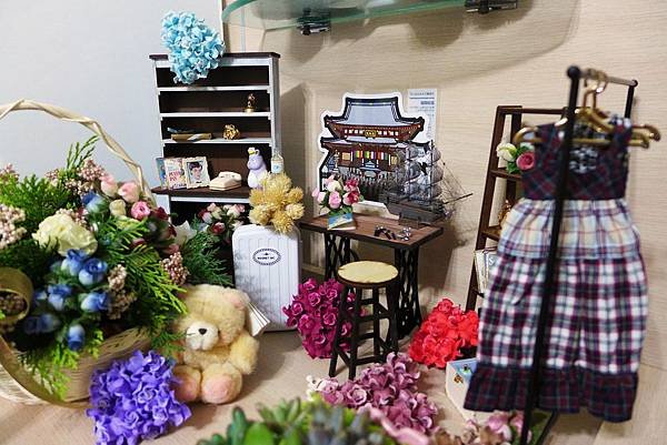 doll house living room