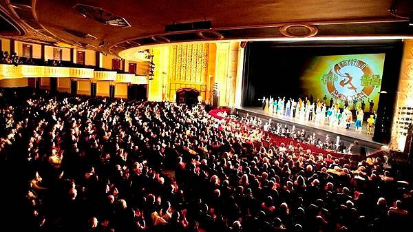 2012-1-31-minghui-shenyun-detroit-01.jpg