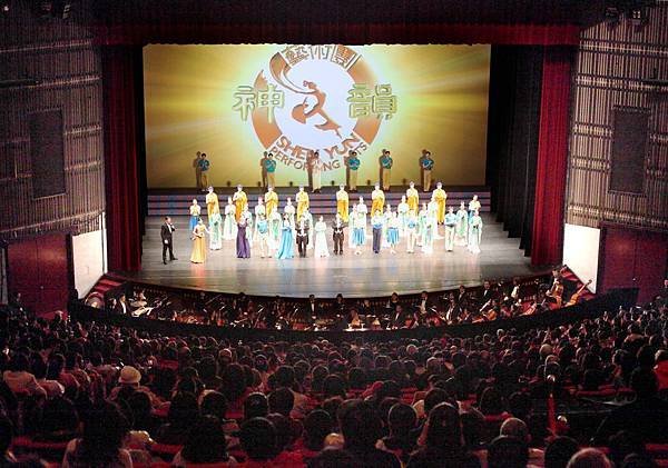 2012-3-28-cmh-shenyun-taipei-01