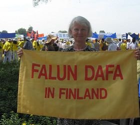 2010-7-24-falun-gong-dc-parade-720-1-11--ss.jpg