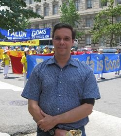 2010-7-24-falun-gong-dc-parade-720-1-14--ss.jpg