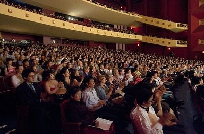 2009-8-3-shenyun-sony--ss.jpg