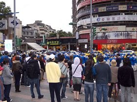 2010-3-8-falun-gong-tw-tuidang-06--ss.jpg