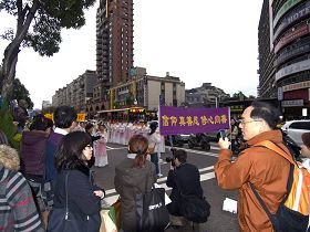 2010-3-8-falun-gong-tw-tuidang-07--ss.jpg