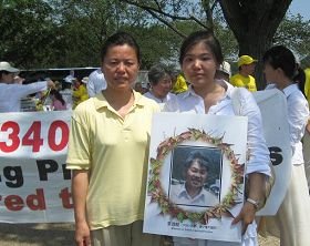 2010-7-24-falun-gong-dc-parade-720-1-10--ss.jpg