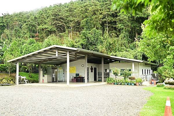 【露營趣】嘉義.福山星月露營區 ★茶園環繞的露營環境、翠綠草