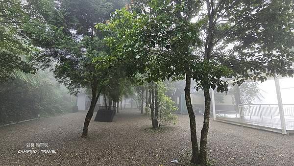 【露營趣】南投.樟湖山居民宿 ★樹林、視野通吃的露營區，乾濕