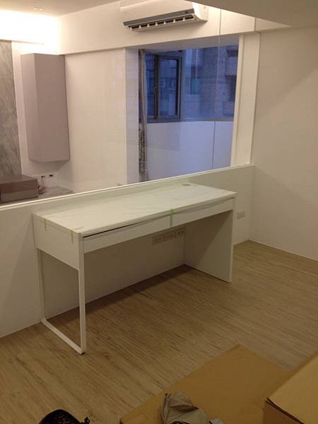 可喜可賀!第一個IKEA家具終於組成功了!