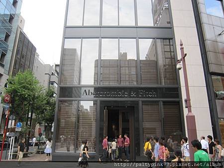 Abercrombie_&amp;_Fitch_ginza_flagship