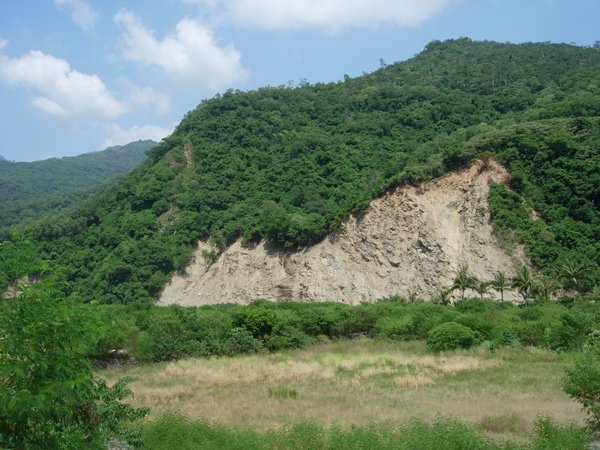 對岸崩塌地+河濱公園