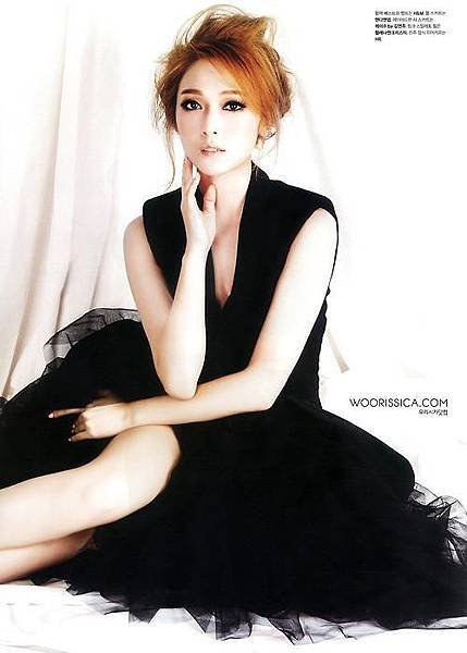 Beauty-Magazine-featuring-SNSD-Jessica-Jung-April-2013-Issue-girls-generation-snsd-34068344-500-700