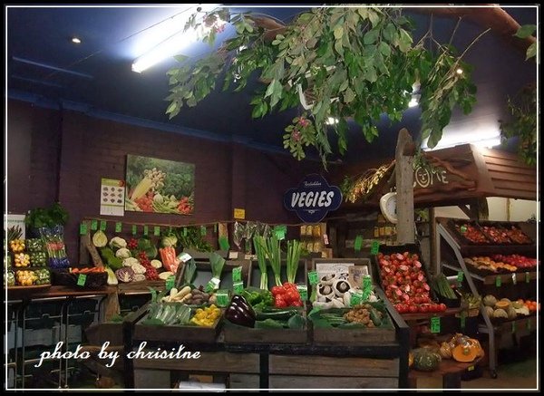 【The Forbidden Fruit Store】on Highway 1