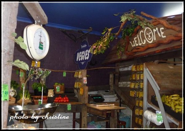 【The Forbidden Fruit Store】on Highway 1