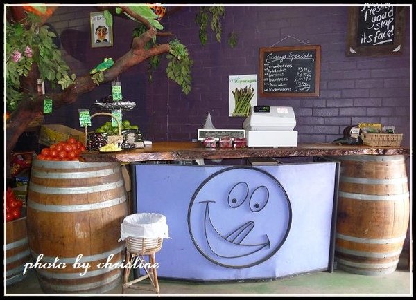 【The Forbidden Fruit Store】on Highway 1