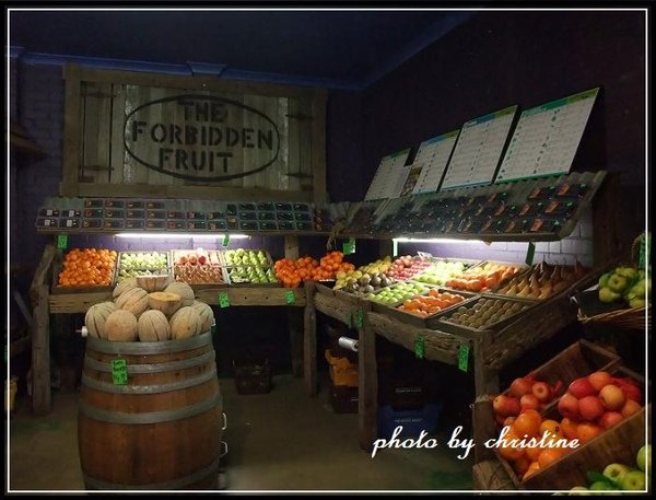 【The Forbidden Fruit Store】on Highway 1
