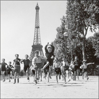 robert-doisneau-champs-de-mars-gardens-n-5156422-0