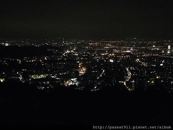 20130825台北文化大學後山夜景_0002_調整大小.JPG