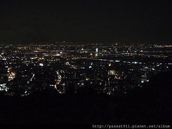 20130825台北文化大學後山夜景_0003_調整大小.JPG