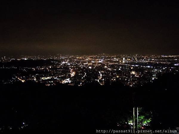 20130825台北文化大學後山夜景_0004_調整大小.jpg