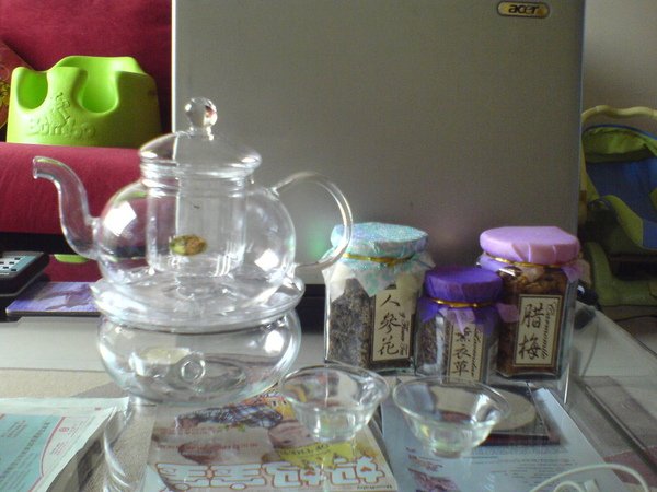 茶具和一组花茶