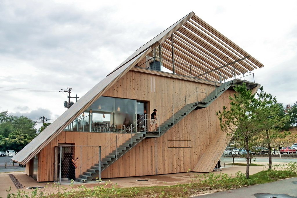 日本鳥取｜高濱咖啡館Takahama Café。隈研吾設計。
