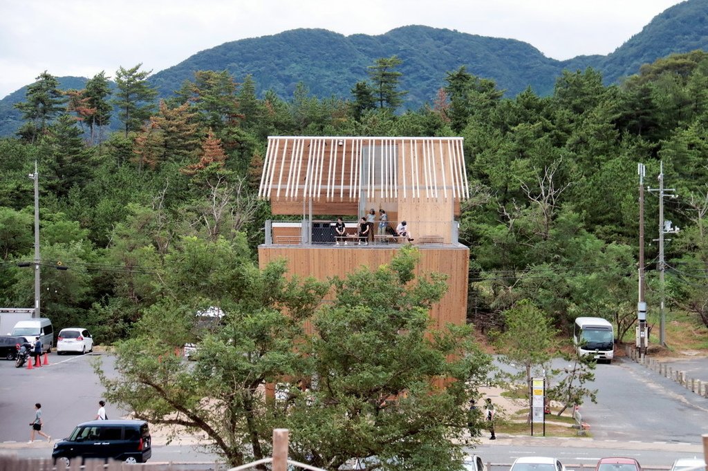 日本鳥取｜高濱咖啡館Takahama Café。隈研吾設計。