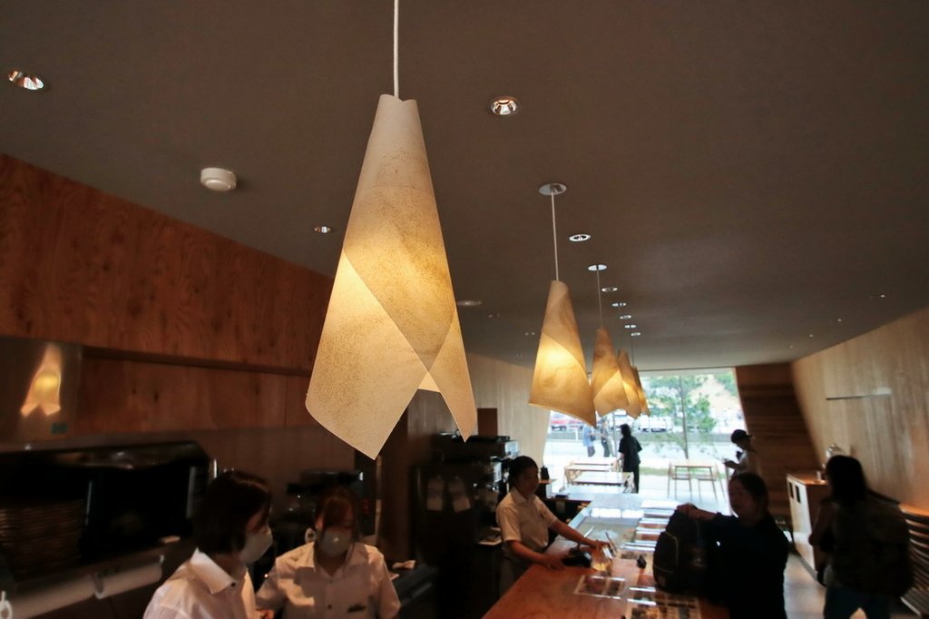 日本鳥取｜高濱咖啡館Takahama Café。隈研吾設計。
