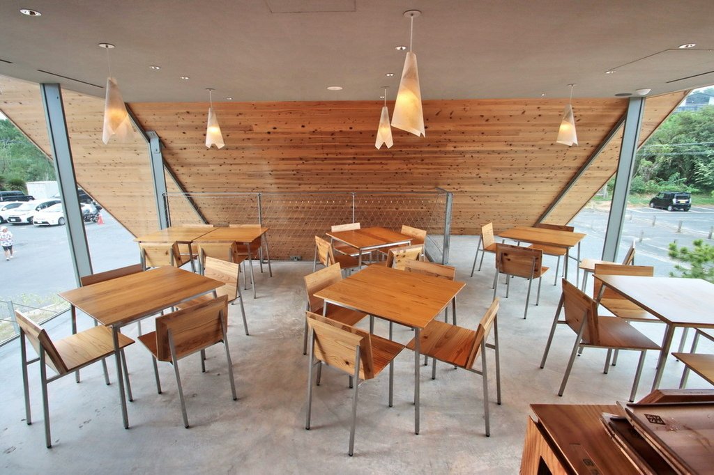 日本鳥取｜高濱咖啡館Takahama Café。隈研吾設計。